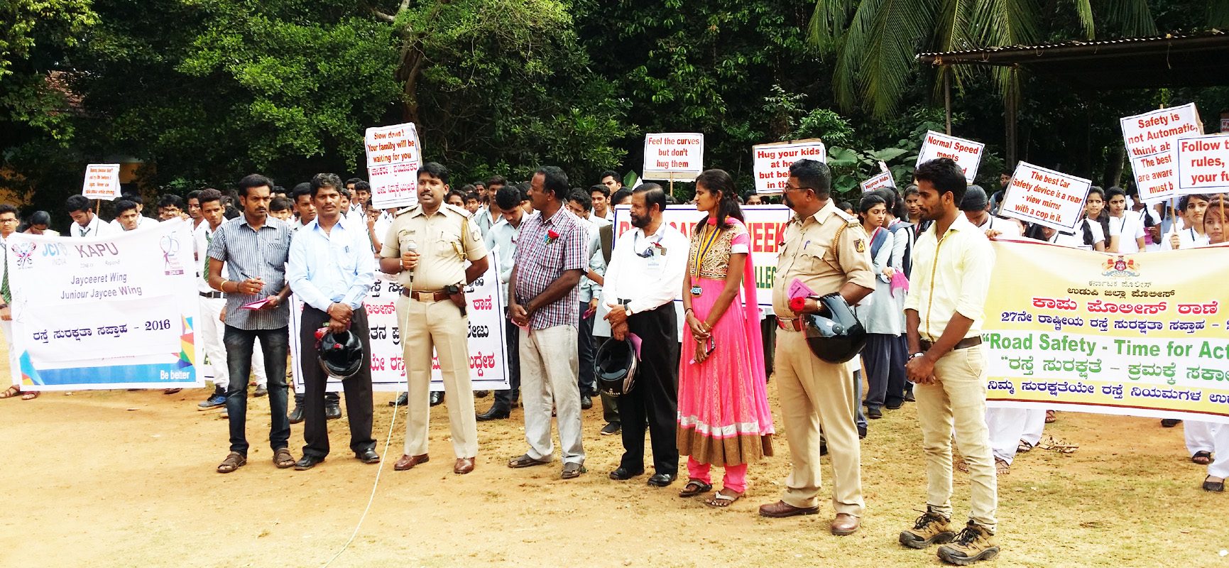 ‘ದ್ವಿಚಕ್ರ ವಾಹನ ಸವಾರರಲ್ಲಿ ಜಾಗೃತಿ ಮೂಡಿಸಬೇಕಾಗಿದೆ’